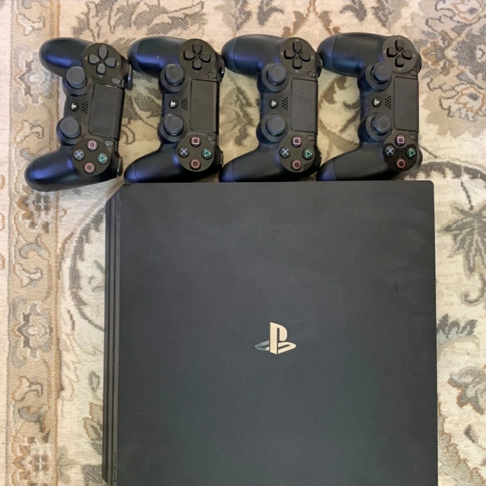 PS4 Pro w/4 Controllers